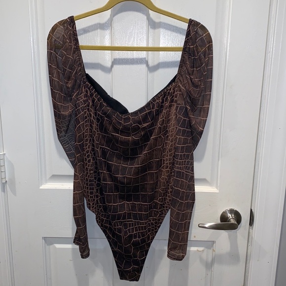 Brown Croc Print Mesh Ruched Puff Sleeve Bodysuit - Picture 5 of 6